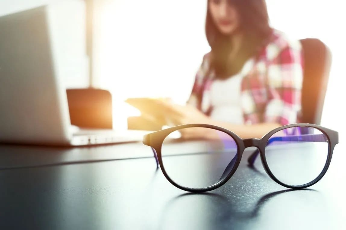 Symptoms of Computer Eye Strain and the Benefits of VDU Glasses